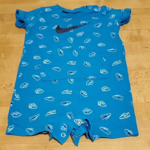 ⭐ 2/$20 bundle ⭐ 9m lot - Picture 2 of 11